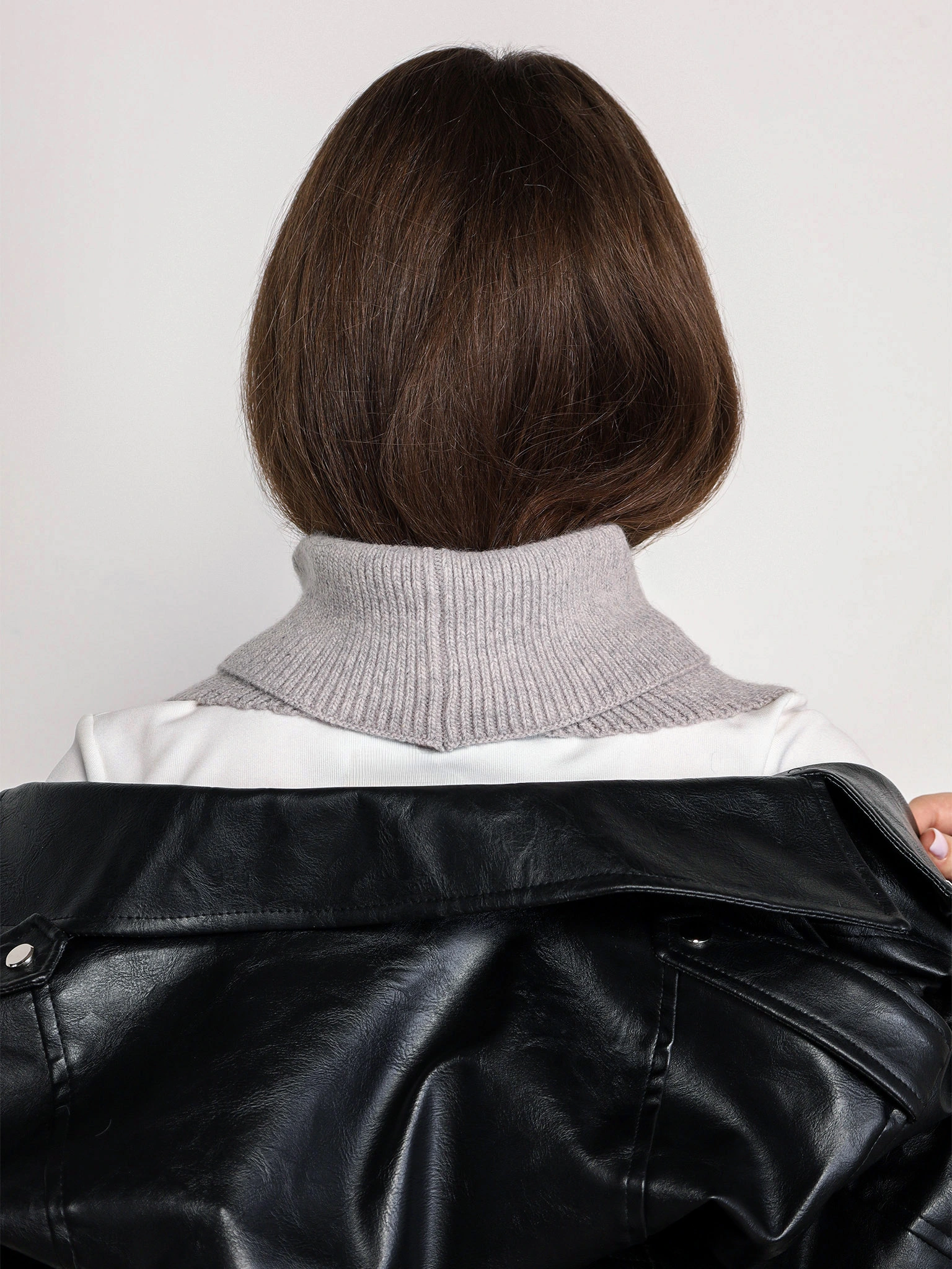 Шарф-манишка с декоративной нашивкой в ассортименте